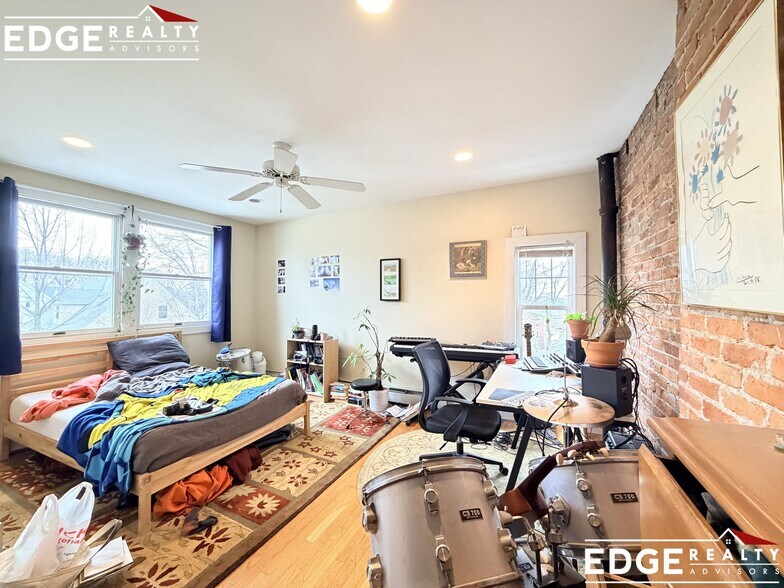 Building Photo - 17 Bennett St