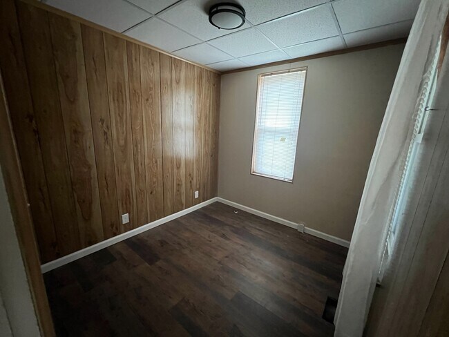 Building Photo - 1414 W Main St