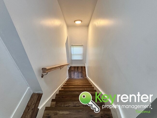 Building Photo - Updated 3-Bedroom Home for Rent in Central...