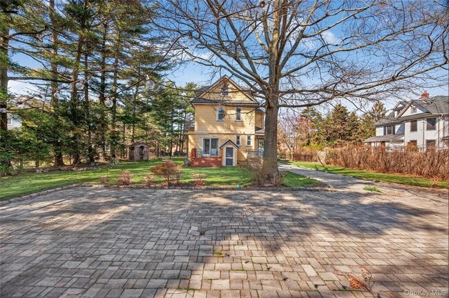 Building Photo - 121 Morris Ave