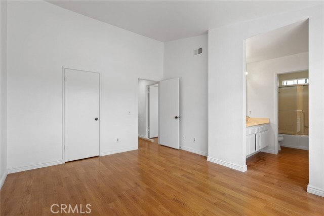 Building Photo - 2800 Plaza del Amo