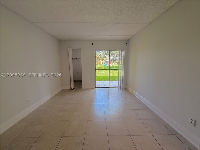 Building Photo - 110 Meadows Cir