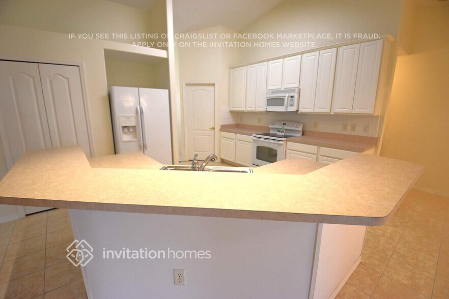 Building Photo - 708 June Lake Ln