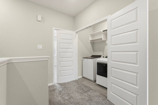 Building Photo - 1516 Lakeline Oak Dr