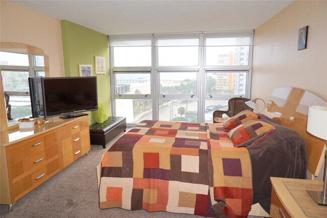 Building Photo - 525 N Ocean Blvd