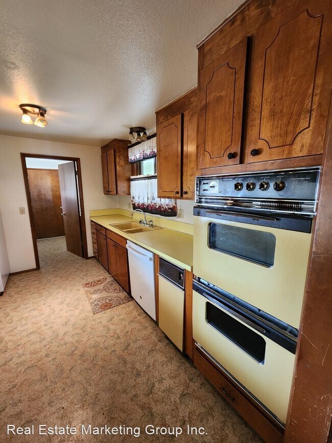 Building Photo - 3 br, 2 bath House - 2412 Eureka Ave