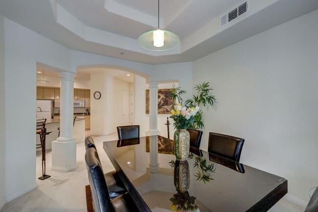 Building Photo - STUNNING 3 BEDROOM 2 FULL BATH FIRST FLOOR...