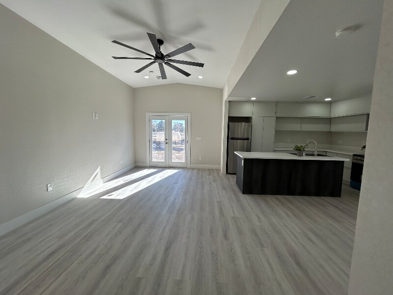 Building Photo - 1541 Laguna St