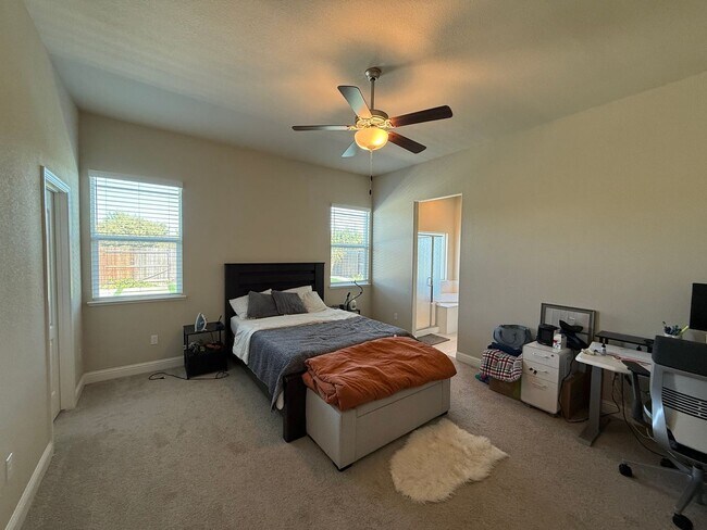 Building Photo - Upgraded single story home in Manteca!