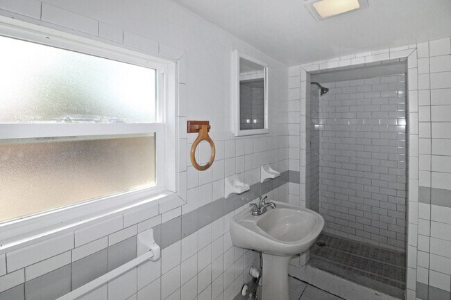 Building Photo - South Venice Annual Home for Rent