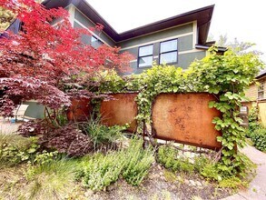Building Photo - 13THTOWNHOME