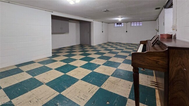 Building Photo - 70 Sunnycliff Dr