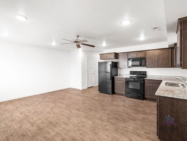 Building Photo - Spacious 3 Bed/2.5 Bath Townhome in Magna Community!