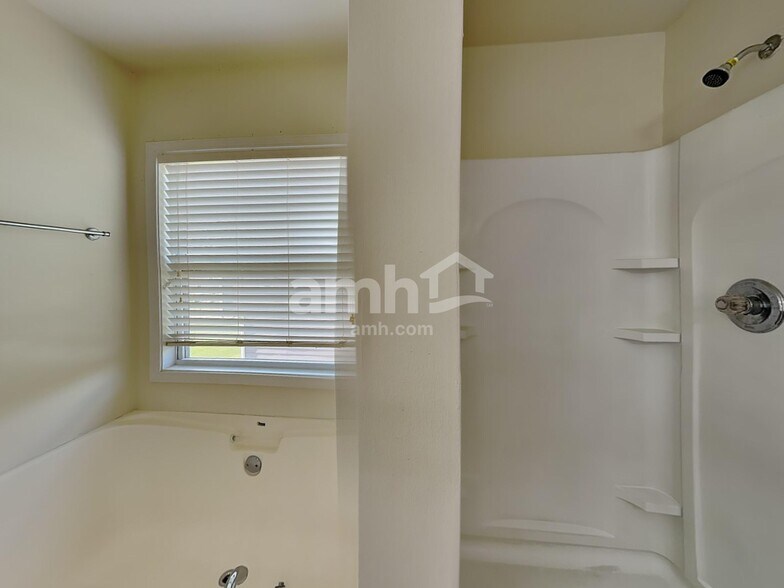 Building Photo - 3802 Uppark Dr