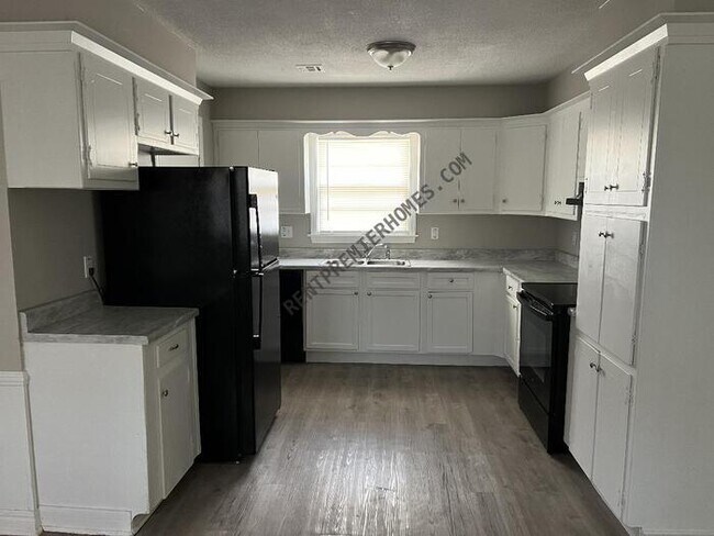 Building Photo - 9412 Northland Rd