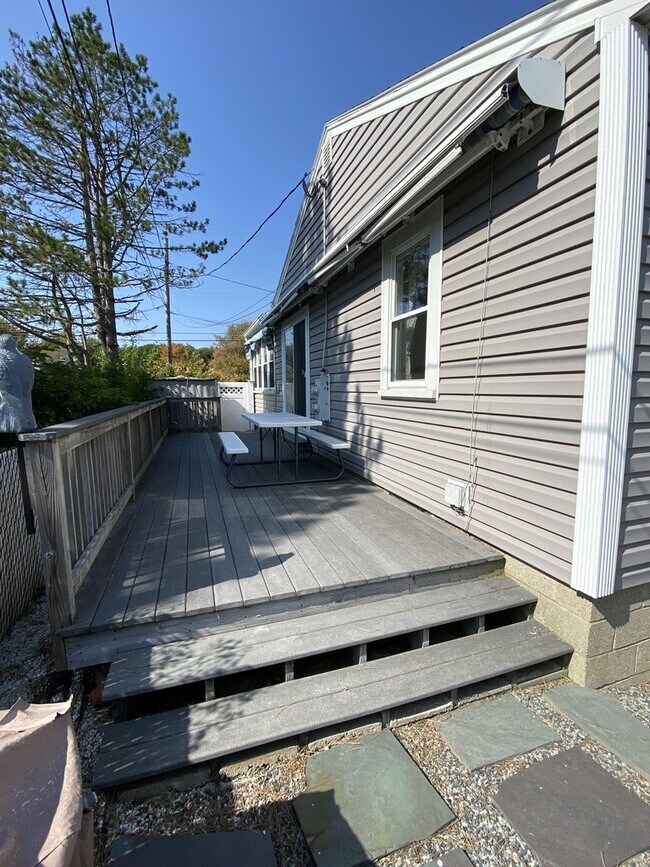 Building Photo - 110 Old Beach Rd