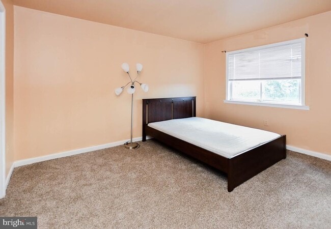 Building Photo - 5005 D St SE