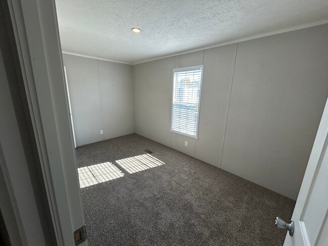 Building Photo - 648 Oregon St