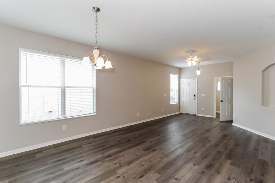 Building Photo - 808 College Chase Dr