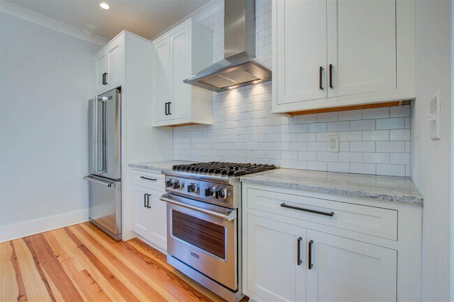 Building Photo - 21 Charlotte Street Apt #D, Charleston, SC...