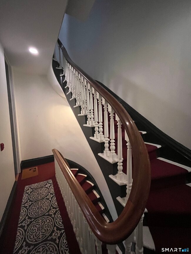 Building Photo - 556 Chapel St