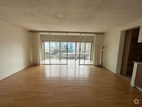 Building Photo - 2 Bedroom 1.5 Bathroom at Keoni Ana Waikik...
