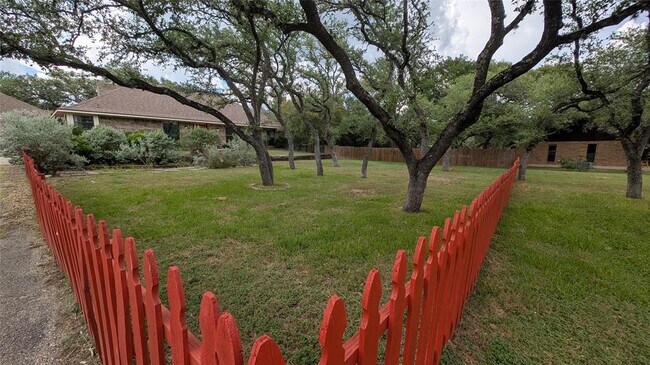 Building Photo - 2738 Oak Haven