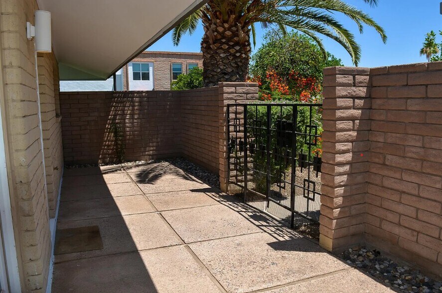 Building Photo - 7603 E Minnezona Ave
