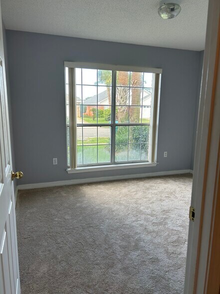 Building Photo - 4639 Sunsail Cir