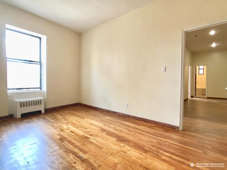 Building Photo - 240 W 104th St