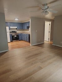 Building Photo - 601 Park Ave