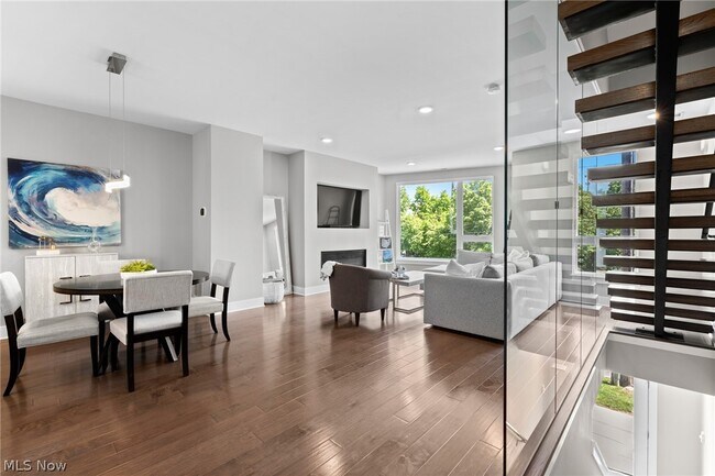 Building Photo - 1240 W 70th St