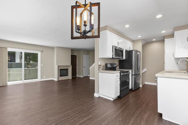 Building Photo - 8746 Villa La Jolla Dr