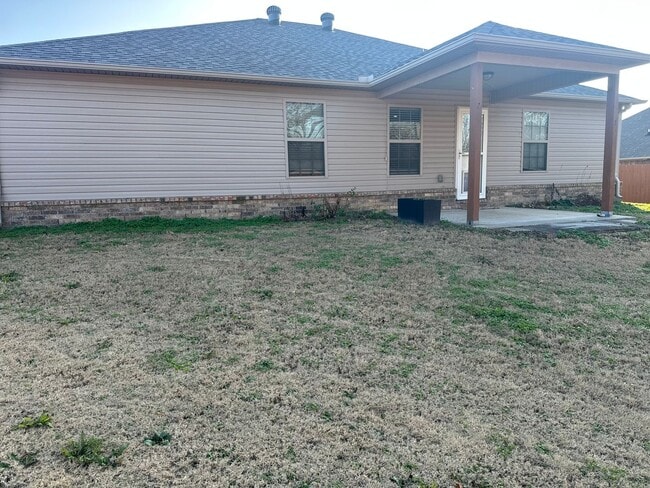 Building Photo - Available Now! Beautiful 4-Bedroom, 2-Bathroom Springdale Home w/ Fenced-In Yard and Covered Patio