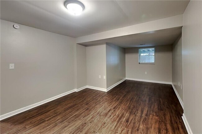 Building Photo - 2709 Hawk Dr NE