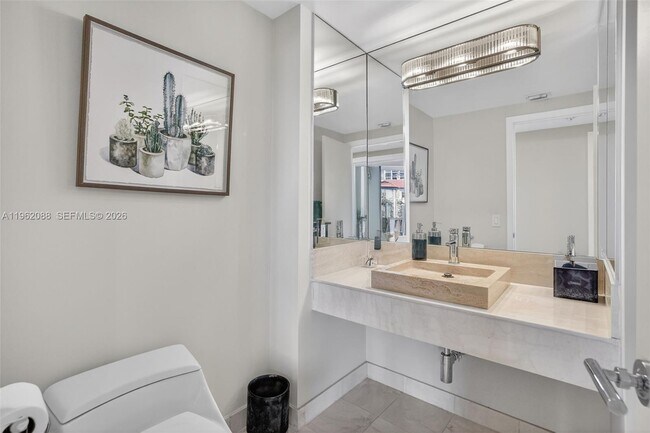 Building Photo - 2000 Island Blvd