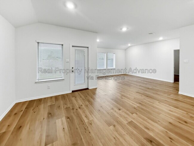 Building Photo - 1629 Topaz Trl