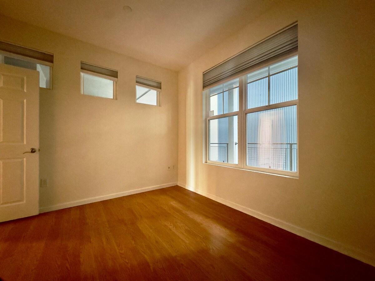 Building Photo - 1121 40th St