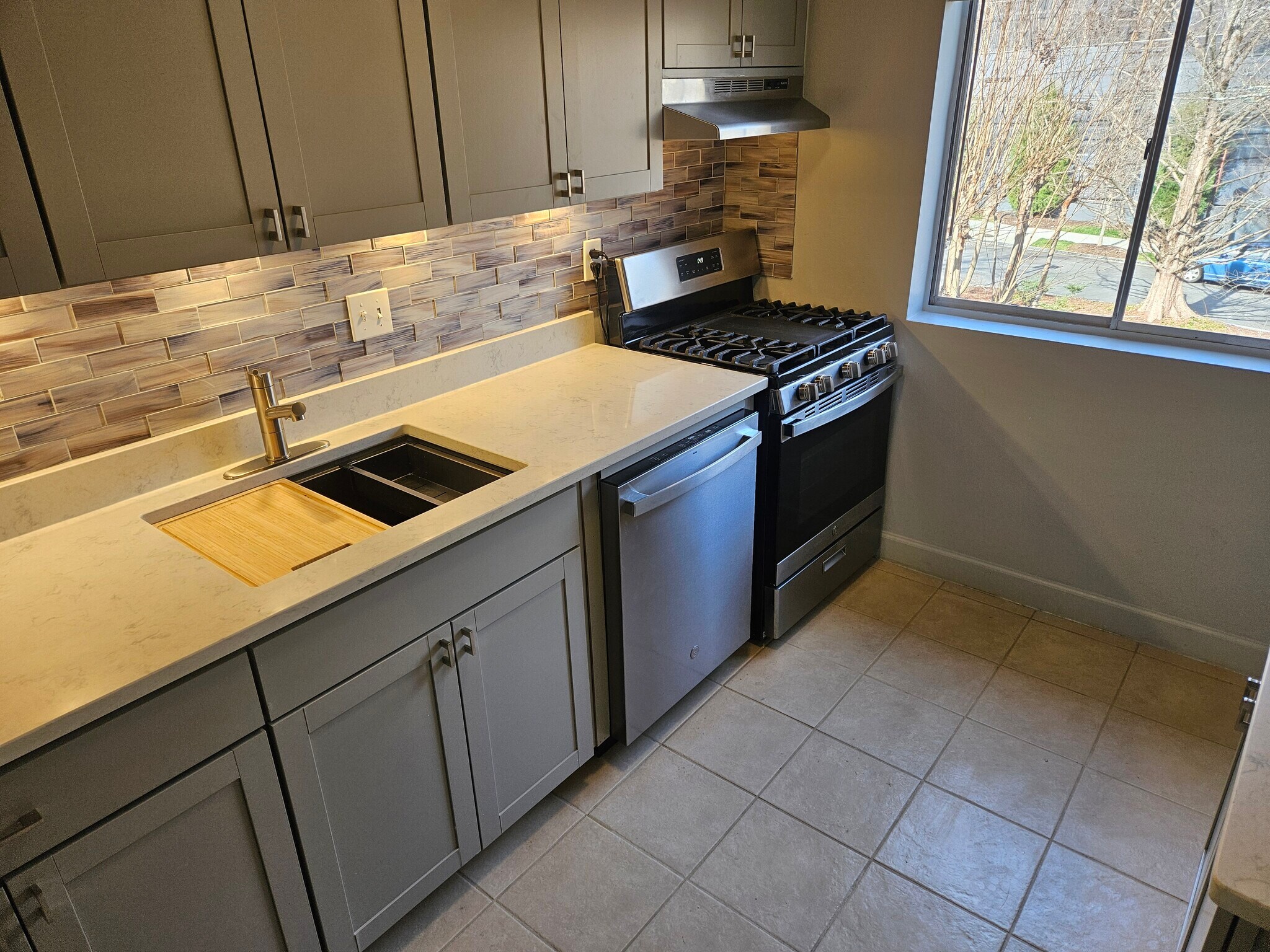 Building Photo - 91 Rumson Rd NE