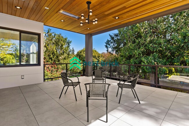 Building Photo - Luxury Meets Innovation | Stunning 5Bed, 5...