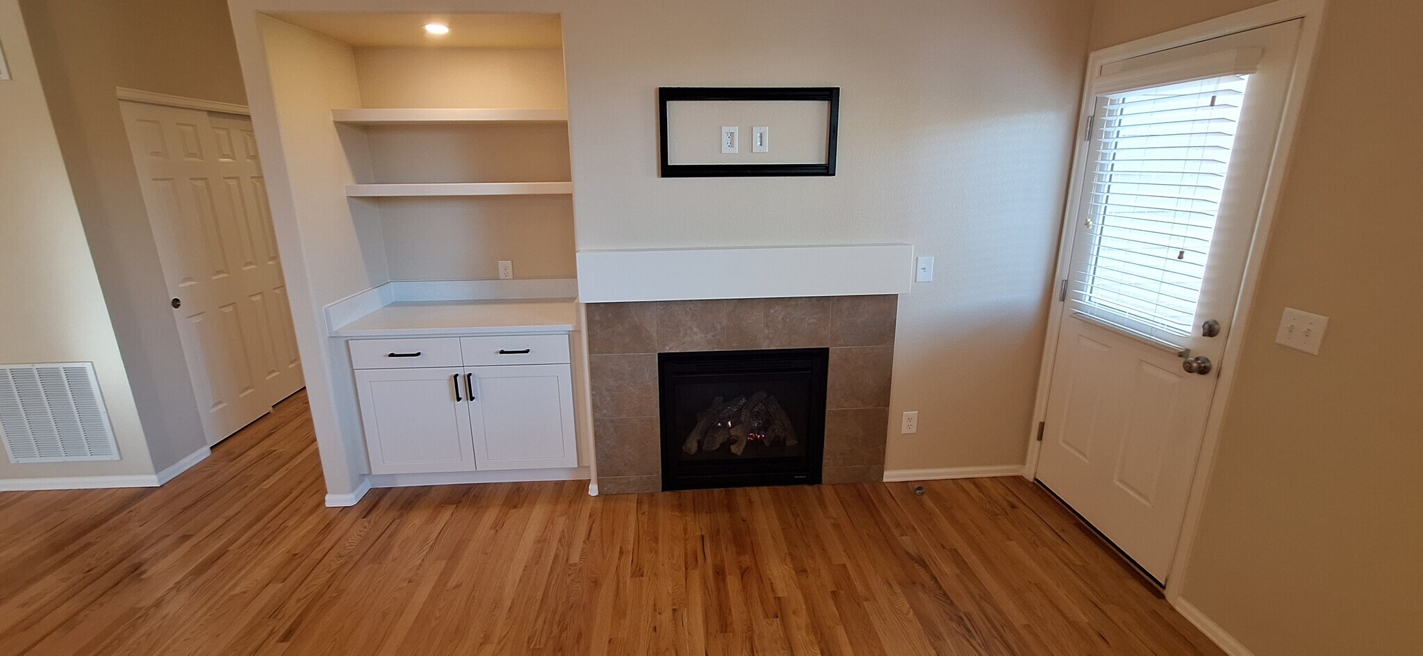 Building Photo - 3645 Desert Ridge Cir