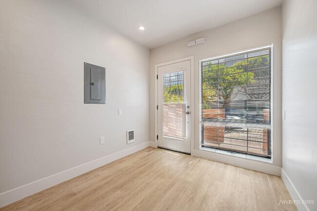 Building Photo - 80 Terra Vista Ave