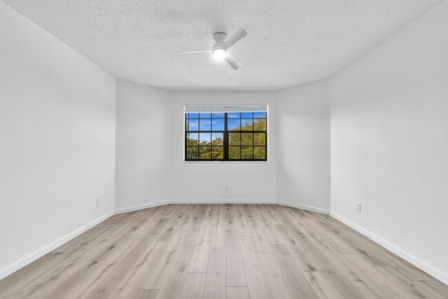 Building Photo - Beautiful 3 bedroom 2 bath condo in Coral Springs