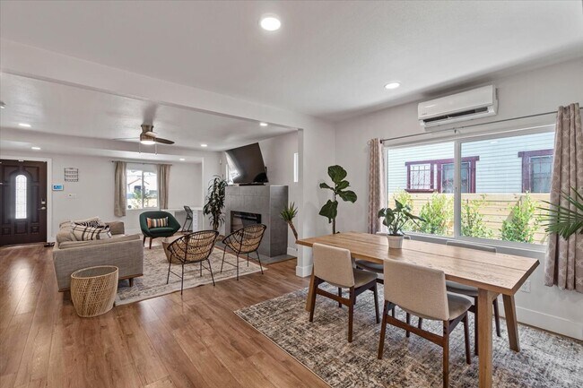 Building Photo - 5738 Ruthelen St
