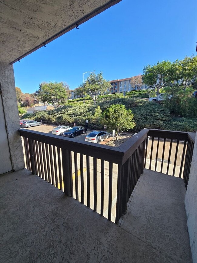 Building Photo - Spacious 1BR Mission Valley Condo - A/C - Private Balcony - 2 Parking Spaces