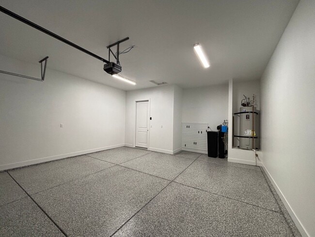 Building Photo - SPACIOUS PATIO HOME FOR RENT!