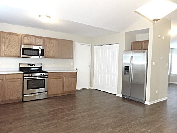 Building Photo - 816 Shorewood Dr