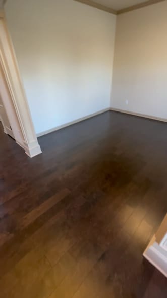 Building Photo - 4950 Belcrest Way
