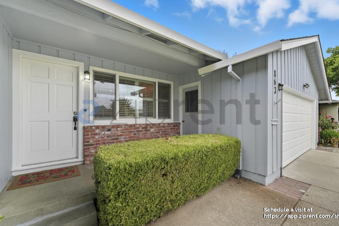 Building Photo - 863 Kolln St