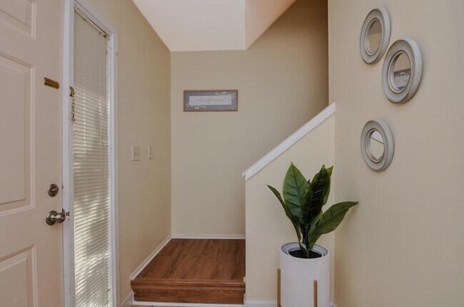 Building Photo - 609 Watersedge Dr